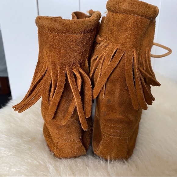 Minnetonka Moccasins Fringe Suede Ankle Booties - Picture 2 of 4